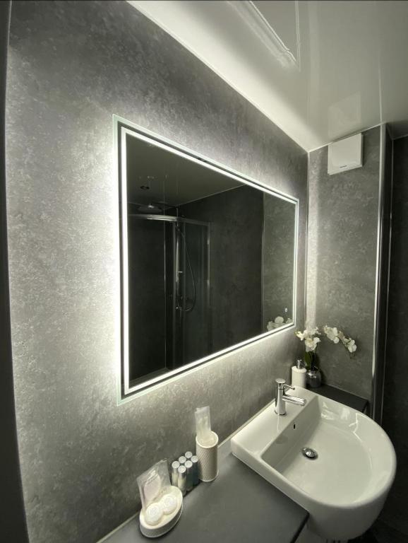 Super Prime Luxury Waterfront View Dbay By Tba Διαμέρισμα Saint Davids  Εξωτερικό φωτογραφία