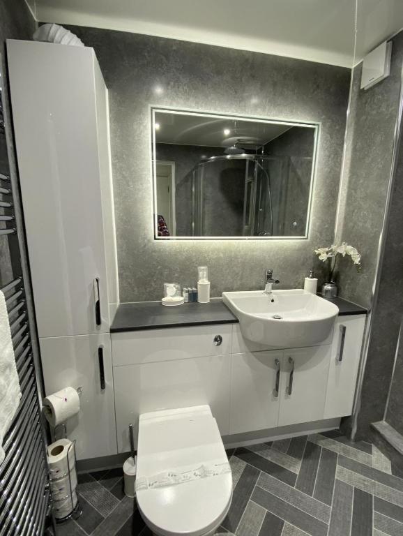 Super Prime Luxury Waterfront View Dbay By Tba Διαμέρισμα Saint Davids  Εξωτερικό φωτογραφία